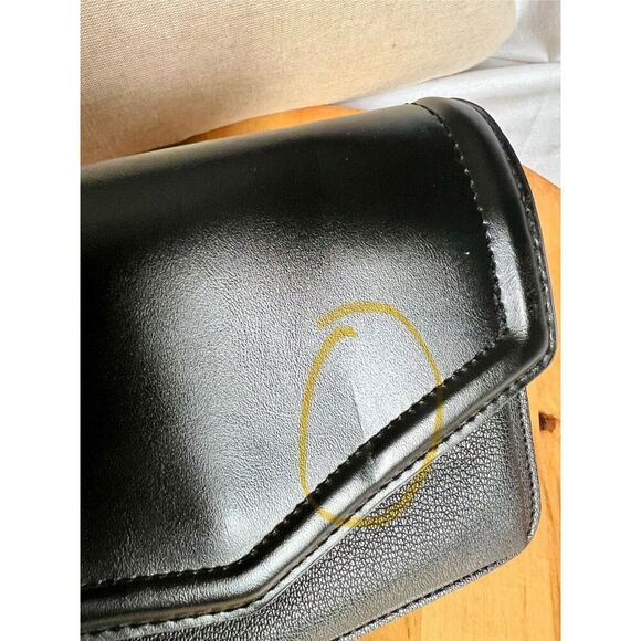 Aldo Black Crossbody bag with a gold chain purse strap - Picture 10 of 10